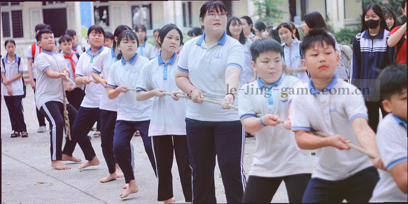 体育赛事现场抓拍，运动员冲刺瞬间